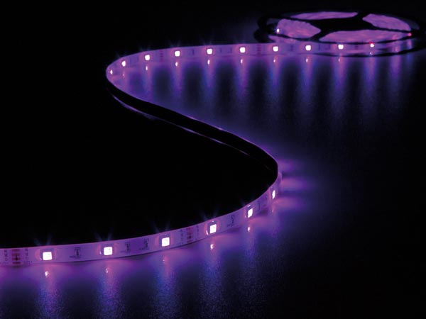 JUEGO CON CINTA DE LEDs FLEXIBLE, CONTROLADOR Y FUENTE DE ALIMENTACIÓN - RGB - 150 LEDs - 5 m - 12 VDC